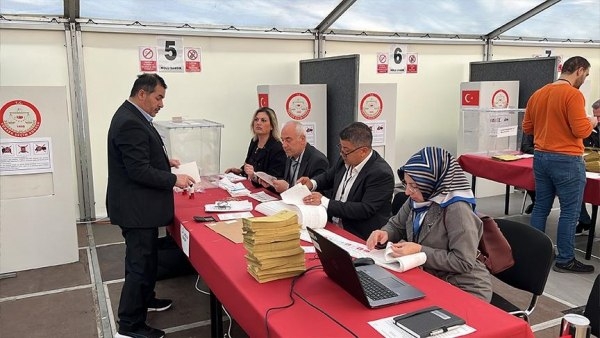 الأتراك بالخارج يبدأون التصويت في الجولة الثانية للانتخابات الرئاسية