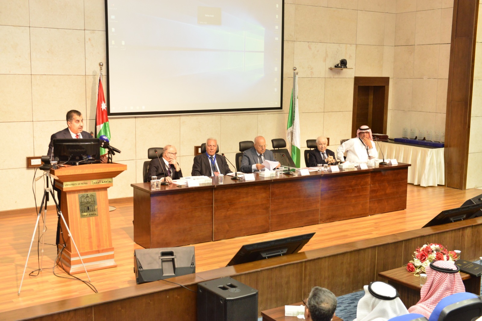 انطلاق أعمال مؤتمر "الموهبة والتفوق والذكاء الاصطناعي في التعليم: رؤى مستقبلية" في جامعة البترا