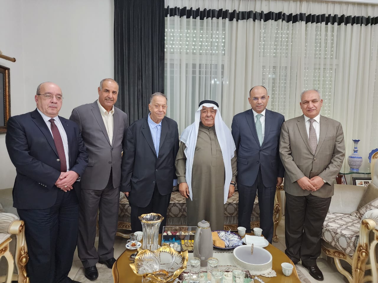 وفد من جماعة عمان لحورات المستقبل يلتقي الروابدة
