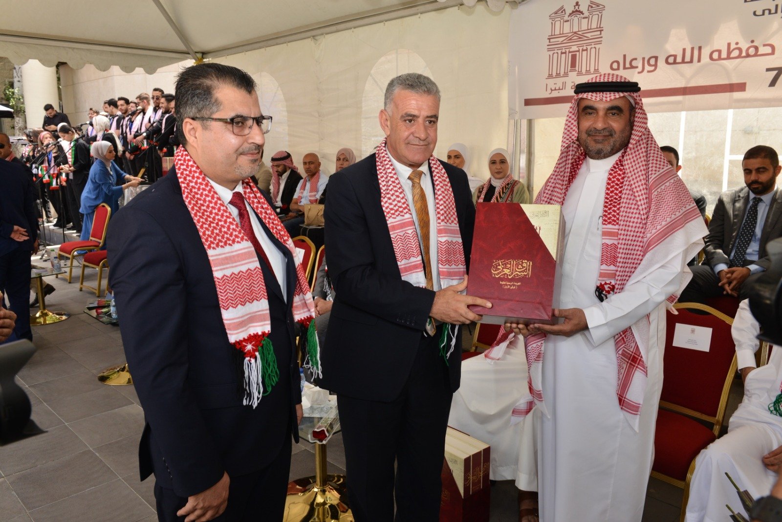 جامعة البترا تحتفل بعيد الاستقلال بمشاركة طلبة الجاليات وعدد من الدبلوماسيين جامعة البترا تحتفل بعيد الاستقلال بمشاركة طلبة الجاليات وعدد من الدبلوماسيين
