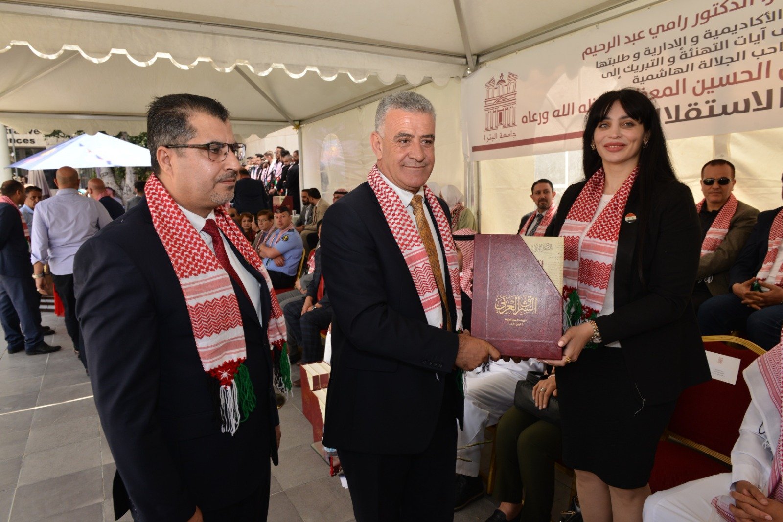 جامعة البترا تحتفل بعيد الاستقلال بمشاركة طلبة الجاليات وعدد من الدبلوماسيين جامعة البترا تحتفل بعيد الاستقلال بمشاركة طلبة الجاليات وعدد من الدبلوماسيين