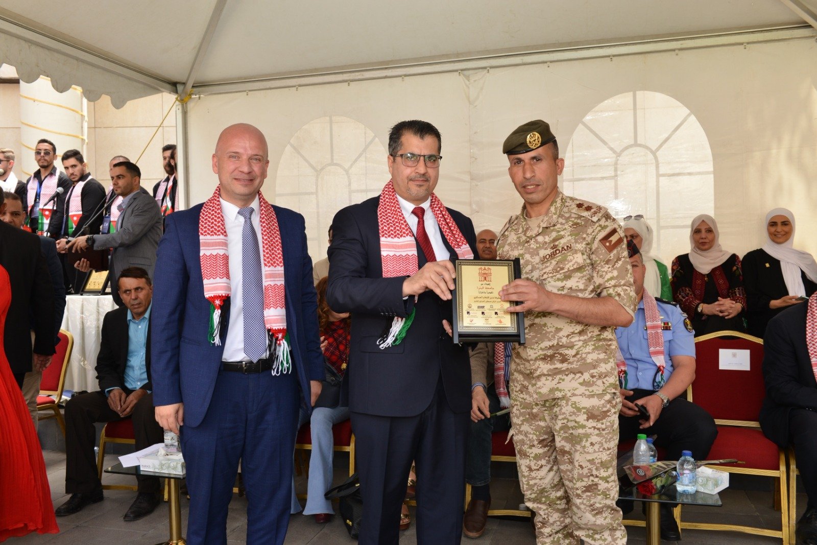 جامعة البترا تحتفل بعيد الاستقلال بمشاركة طلبة الجاليات وعدد من الدبلوماسيين جامعة البترا تحتفل بعيد الاستقلال بمشاركة طلبة الجاليات وعدد من الدبلوماسيين