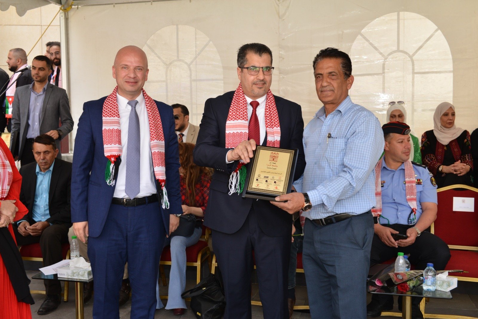 جامعة البترا تحتفل بعيد الاستقلال بمشاركة طلبة الجاليات وعدد من الدبلوماسيين جامعة البترا تحتفل بعيد الاستقلال بمشاركة طلبة الجاليات وعدد من الدبلوماسيين