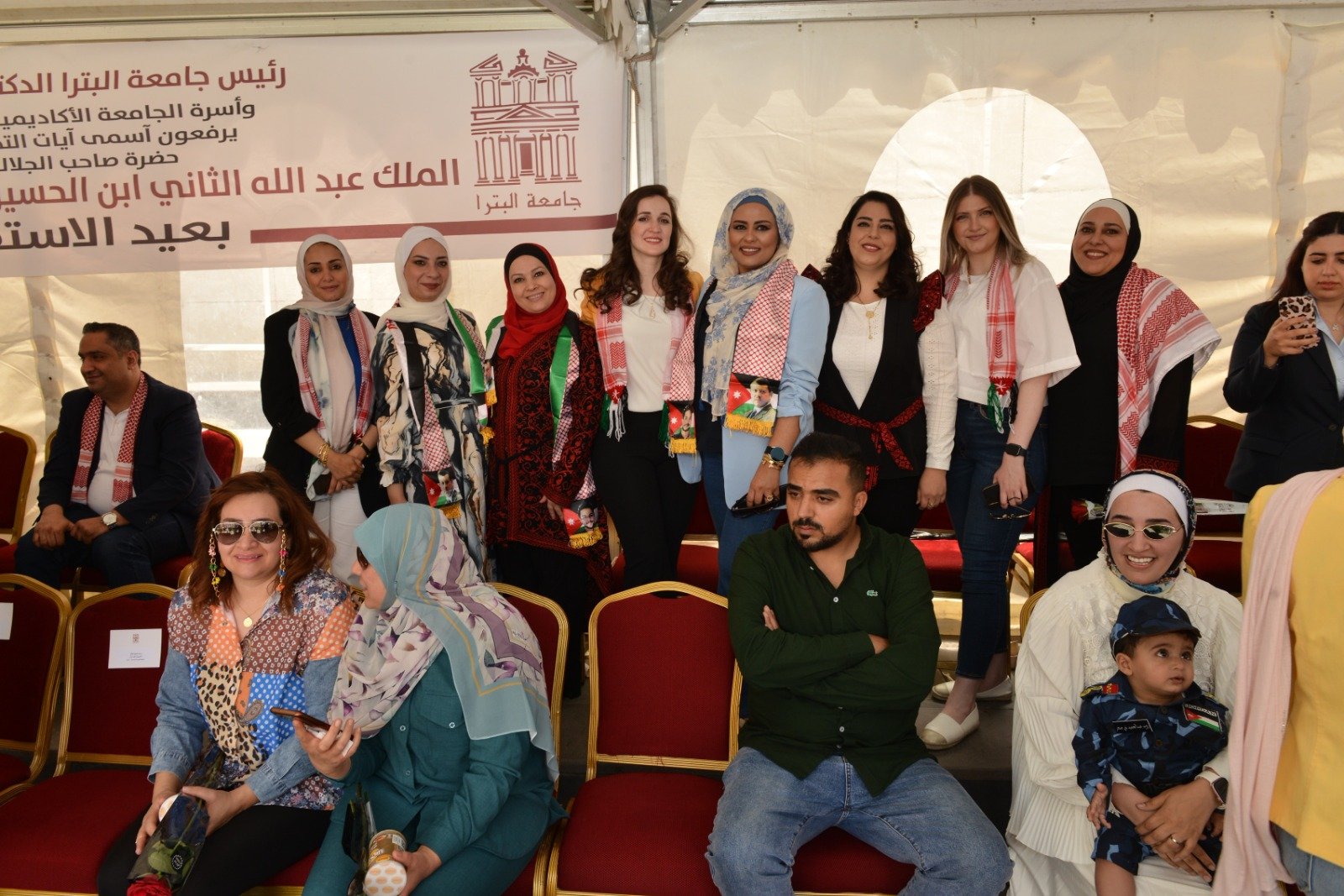 جامعة البترا تحتفل بعيد الاستقلال بمشاركة طلبة الجاليات وعدد من الدبلوماسيين جامعة البترا تحتفل بعيد الاستقلال بمشاركة طلبة الجاليات وعدد من الدبلوماسيين
