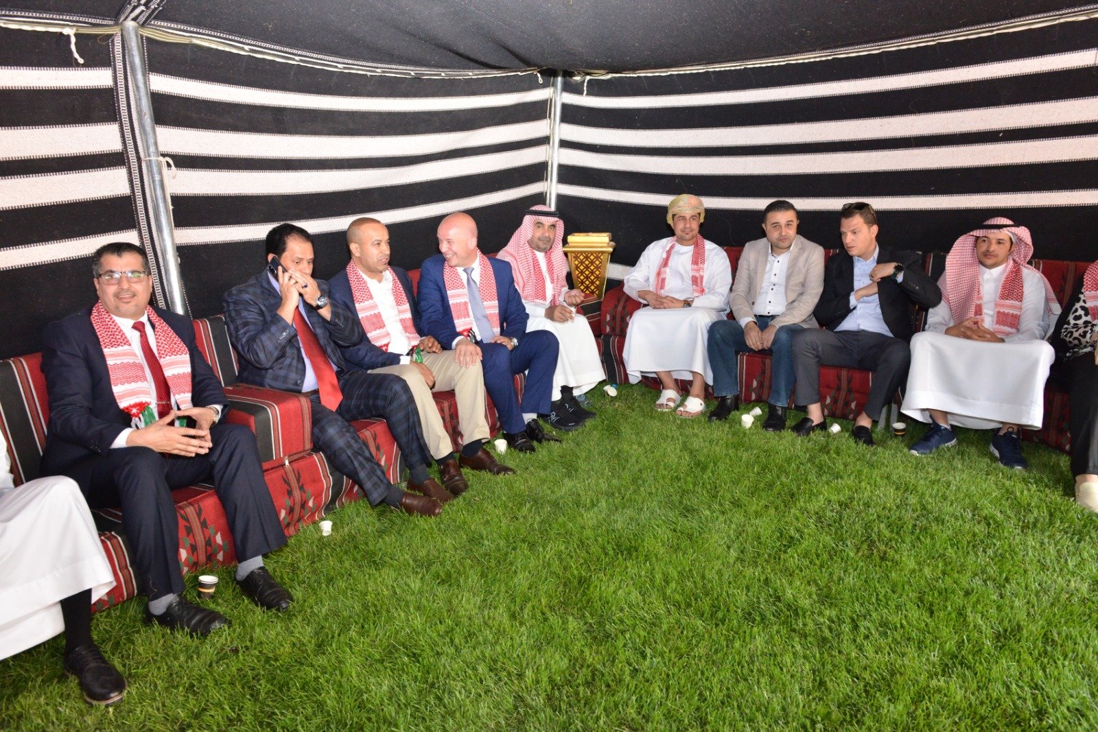 جامعة البترا تحتفل بعيد الاستقلال بمشاركة طلبة الجاليات وعدد من الدبلوماسيين جامعة البترا تحتفل بعيد الاستقلال بمشاركة طلبة الجاليات وعدد من الدبلوماسيين
