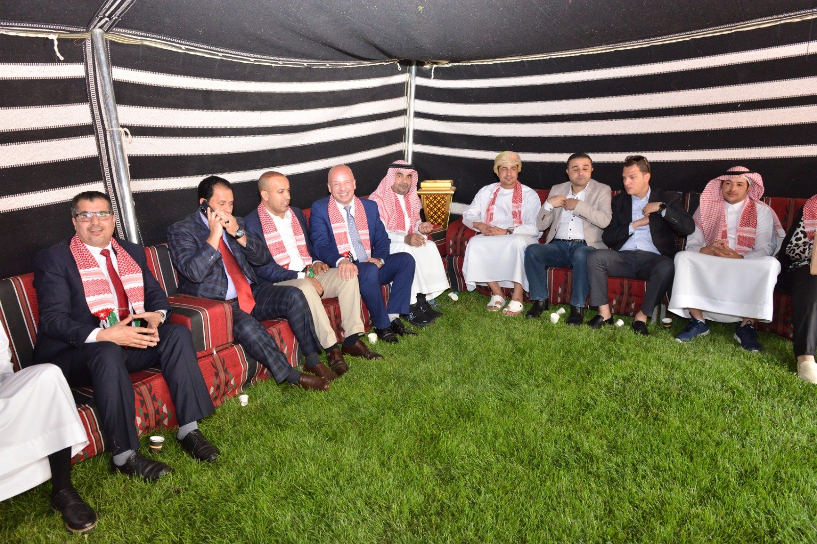 جامعة البترا تحتفل بعيد الاستقلال بمشاركة طلبة الجاليات وعدد من الدبلوماسيين جامعة البترا تحتفل بعيد الاستقلال بمشاركة طلبة الجاليات وعدد من الدبلوماسيين