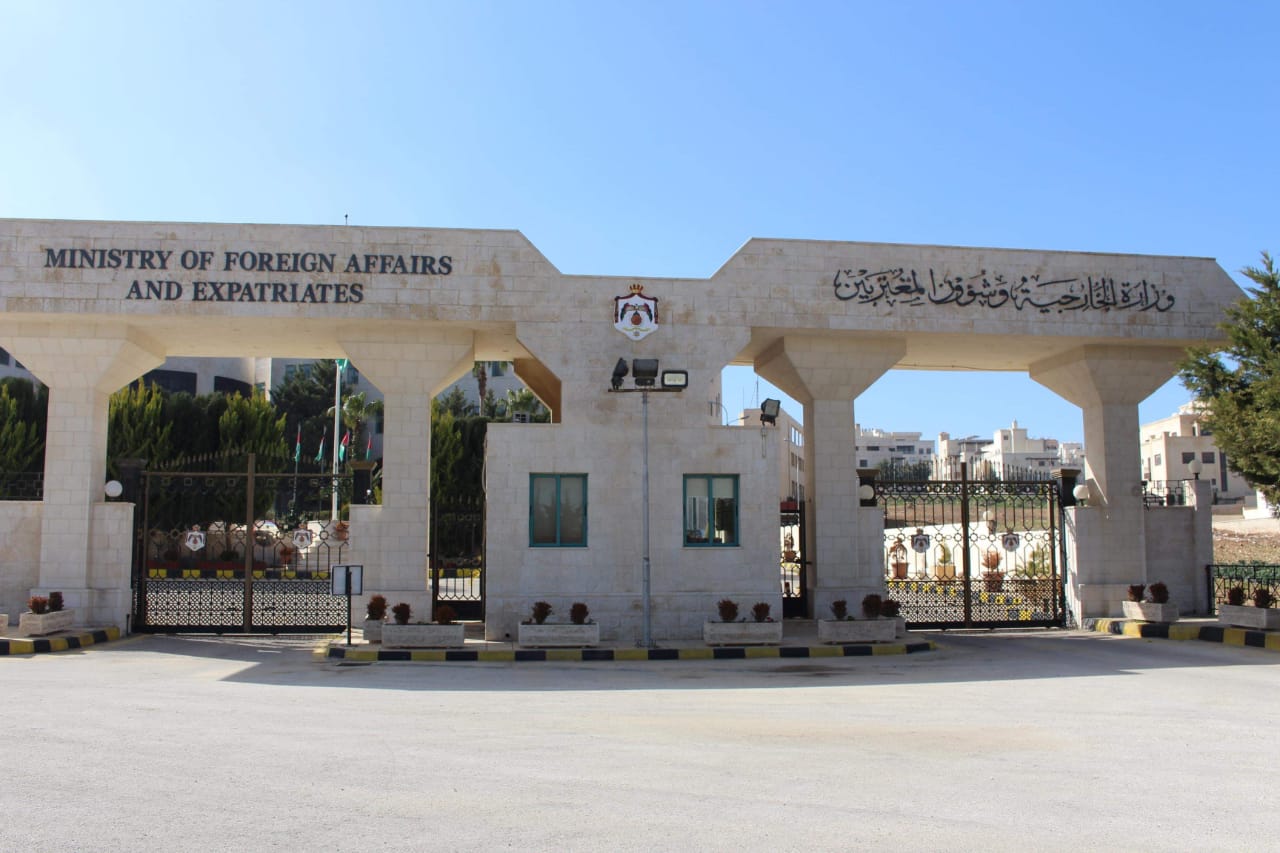 الخارجية تعلن تسلم الأردن النائب عماد العدوان من سلطات الاحتلال عبر جسر الملك حسين