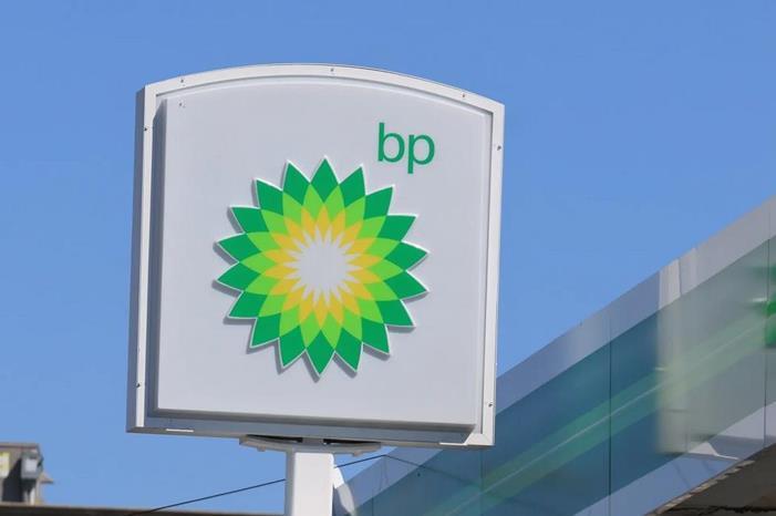 أرباح BP تتجاوز التوقعات وتسجل 4.96 مليار دولار في الربع الأول من 2023