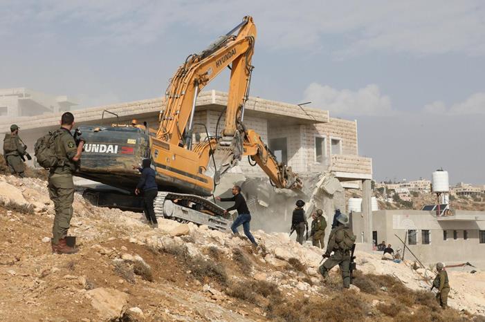 الاحتلال يهدم منشآت في القدس المحتلة