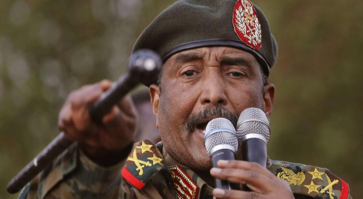 البرهان يطالب بتغيير المبعوث الأممي في السودان