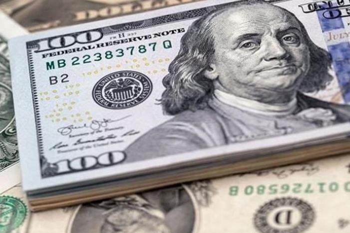 الدولار يستقر قرب أعلى مستوى في شهرين