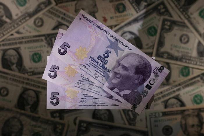 الليرة التركية تتراجع مجـددا أمام الدولار