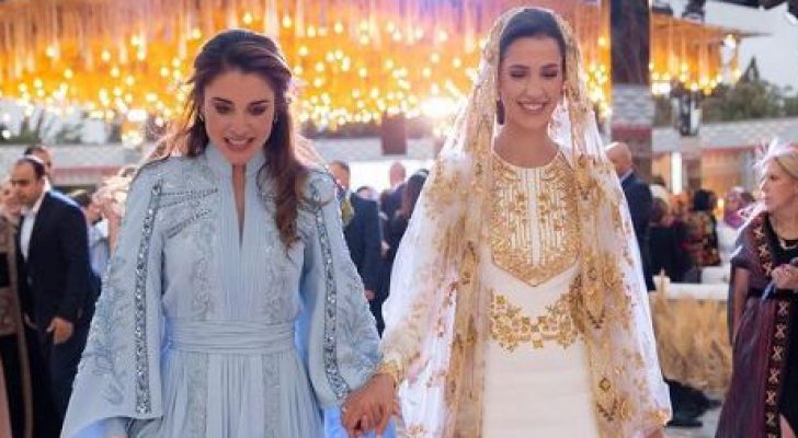 في حفل "حنّاء" أقامته الملكة رانيا قبل زفاف الأمير الحسين: رجوة "بعيوننا"