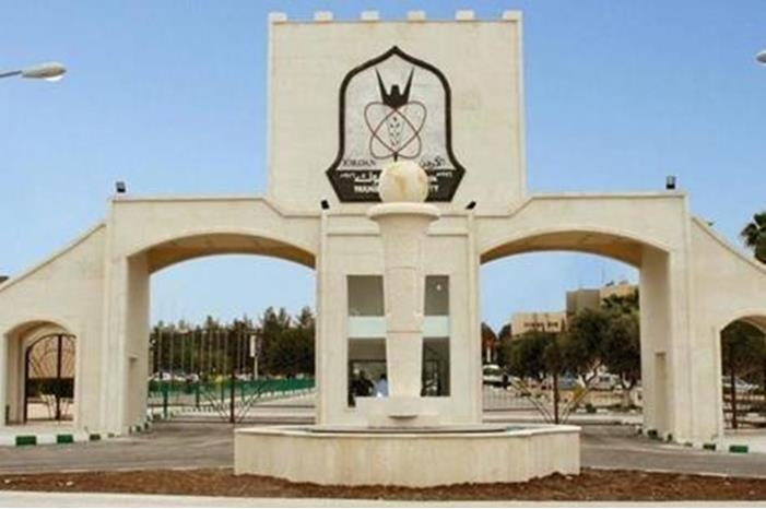 اليرموك تقدم مساعدات لـ 13 طالبا من طلبة الدراسات العليا