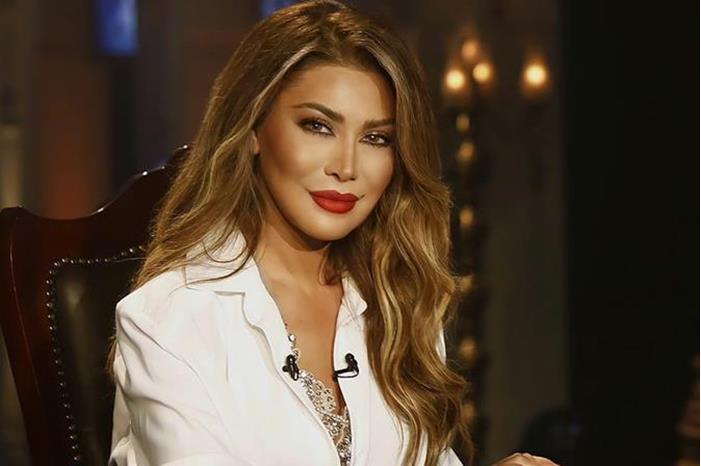 تتويج نوال الزغبي بأيقونة الموضة في دبي