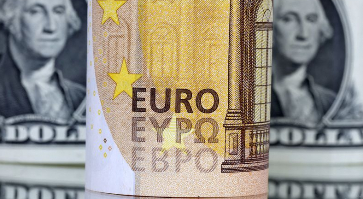 تراجع اليورو مقابل الدولار ومخاوف من فجوة أسعار الفائدة