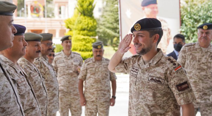 تعرف إلى الأوسمة والشارات الحاصل عليها ولي العهد