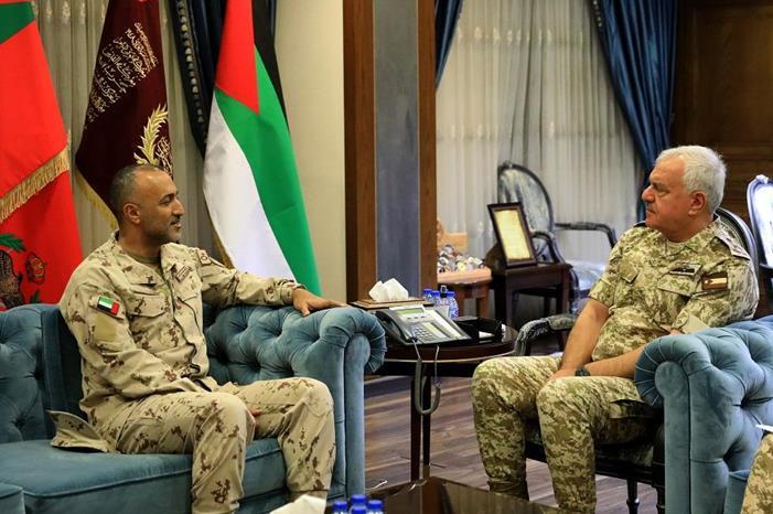 رئيس هيئة الأركان المشتركة يستقبل وفداً عسكرياً إماراتياً