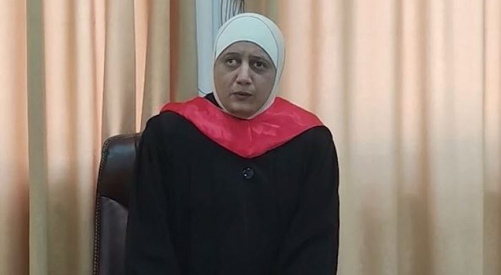 طالبة من ذوي الإعاقة البصرية تحصل على درجة الماجستير من اليرموك