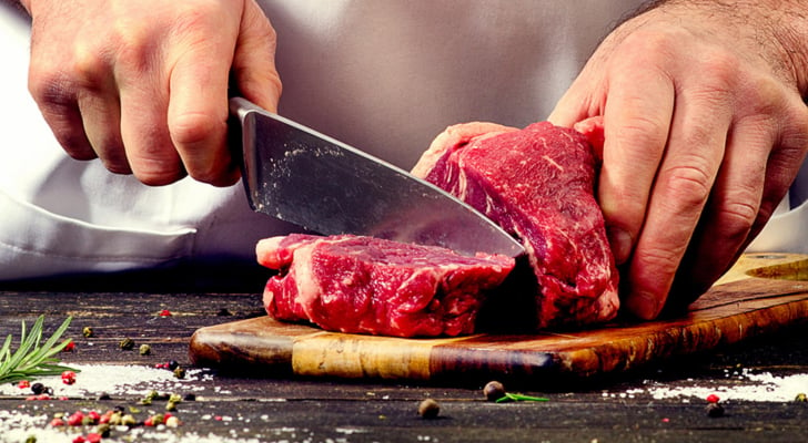 بيع اللحوم بالقطعة نتيجة ارتفاع أسعارها في مصر