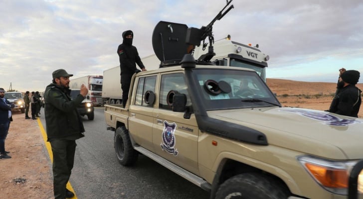 مقتل شخصين جراء غارات جوية استهدفت مواقع مهربين في ليبيا
