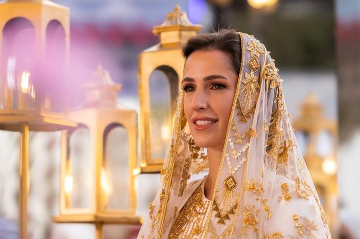 من نسبها الى لغات تتقنها.. ماذا تعرف عن الآنسة رجوة آل سيف ؟