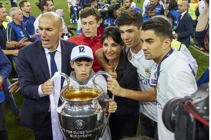 نجل الأسطورة زيدان يكشف عن المنتخب الذي سيمثله