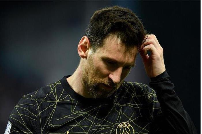 هل يجتمع ميسي مع صديقيه بالهلال السعودي؟
