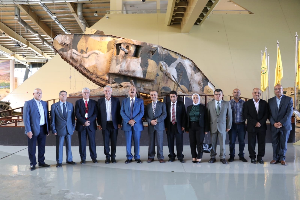 مدير عام مؤسسة المتقاعدين العسكريين يزور متحف الدبابات الملكي