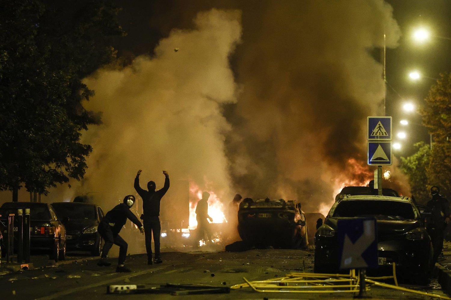 صورة حول : فرنسا: اعتقال 667 شخصا بعد أعمال شغب لليلة الثالثة على التوالي فرنسا: اعتقال 667 شخصا بعد أعمال شغب لليلة الثالثة على التوالي