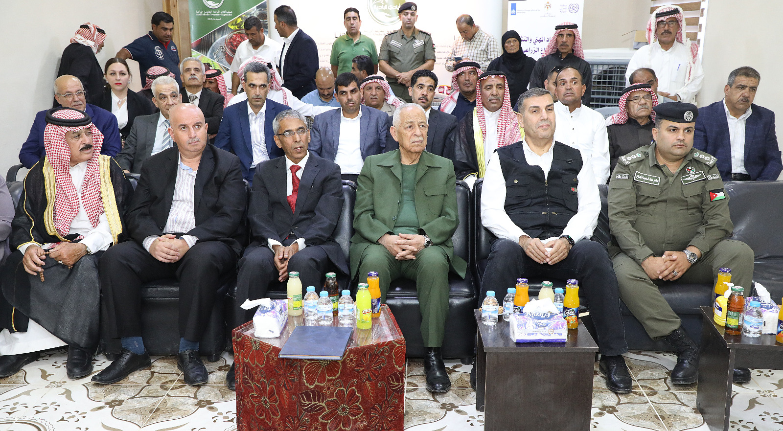 العيسوي يفتتح مشاريع لجمعيات بالبادية الشمالية ضمن المبادرة الملكية لتفعيل القطاع التعاوني بالعملية التنموية العيسوي يفتتح مشاريع لجمعيات بالبادية الشمالية ضمن المبادرة الملكية لتفعيل القطاع التعاوني بالعملية التنموية
