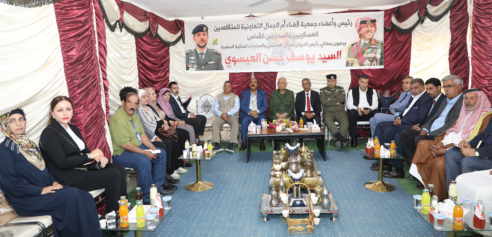 العيسوي يفتتح مشاريع لجمعيات بالبادية الشمالية ضمن المبادرة الملكية لتفعيل القطاع التعاوني بالعملية التنموية العيسوي يفتتح مشاريع لجمعيات بالبادية الشمالية ضمن المبادرة الملكية لتفعيل القطاع التعاوني بالعملية التنموية