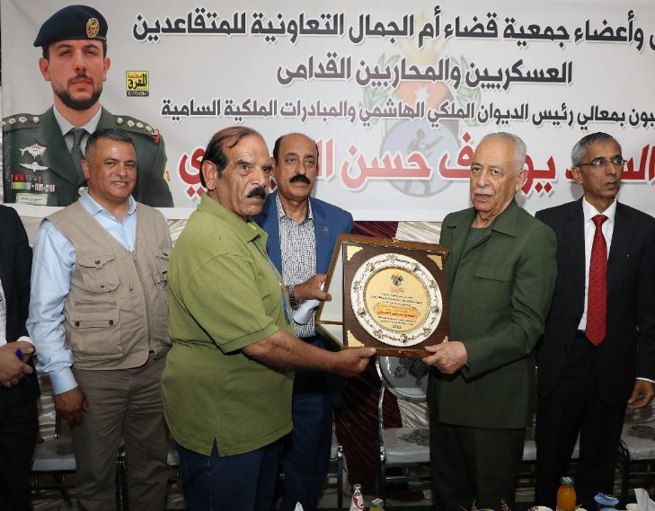 العيسوي يفتتح مشاريع لجمعيات بالبادية الشمالية ضمن المبادرة الملكية لتفعيل القطاع التعاوني بالعملية التنموية العيسوي يفتتح مشاريع لجمعيات بالبادية الشمالية ضمن المبادرة الملكية لتفعيل القطاع التعاوني بالعملية التنموية