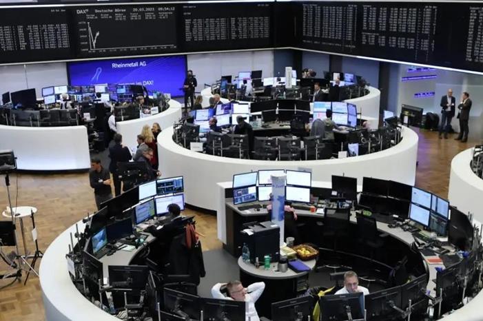 الأسهم الأوروبية تفتتح على انخفاض مع تراجع أسهم البنوك