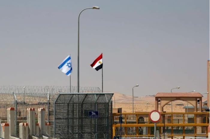 الجيش المصري يعلن مقتل عنصر أمني مصري عند الحدود مع إسرائيل
