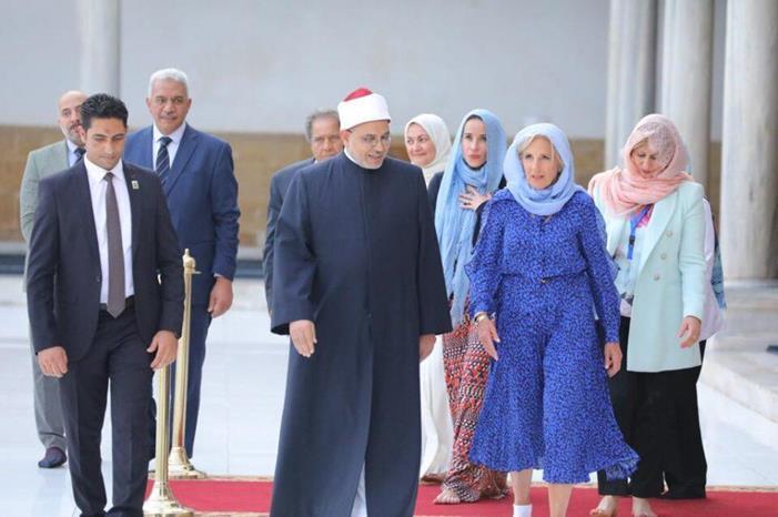السيدة الأولى الأميركية تزور جامع الأزهر