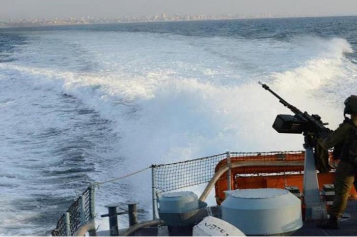 بحرية الاحتلال تهاجم مراكب الصيادين في غزة