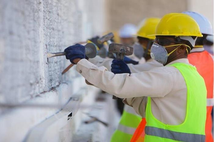 بسبب الحرارة الشديدة.. الإمارات تحظر العمل وقت الظهيرة