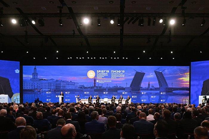 حصيلة منتدى بطرسبورغ الاقتصادي الدولي.. عقود وصفقات بقيمة 4 تريليونات روبل