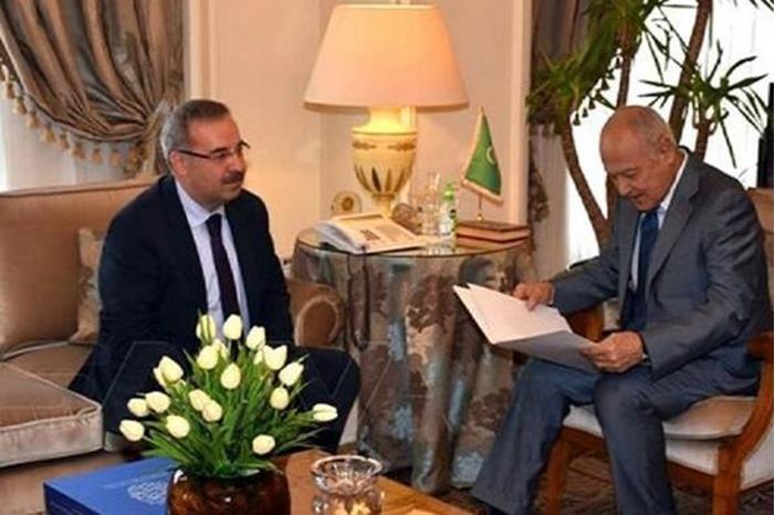 سفير سوريا يقدم أوراق اعتماده للجامعة الدول العربية