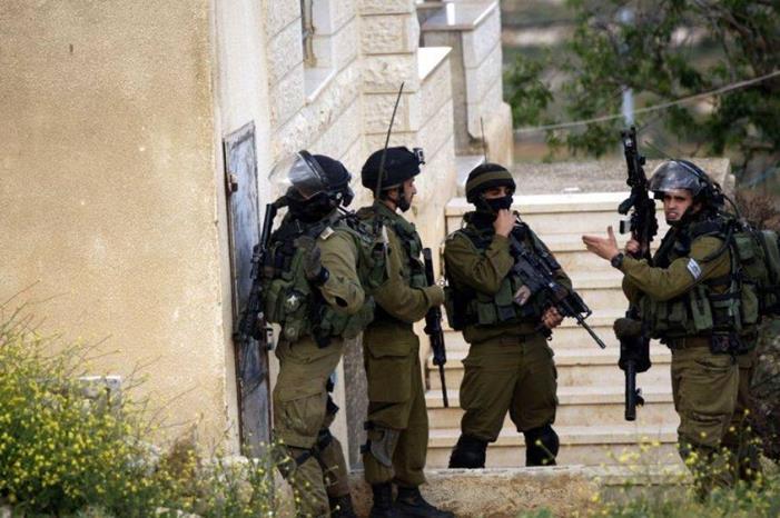 قوات الاحتلال تعتقل 3 فلسطينيين من القدس