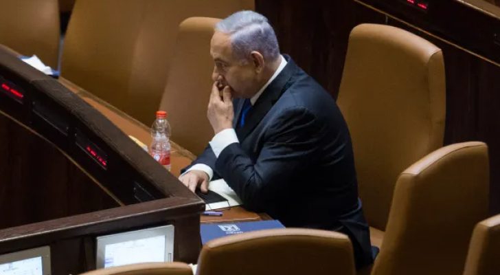 لابيد يشهد ضد نتنياهو بتهم فساد في المحكمة