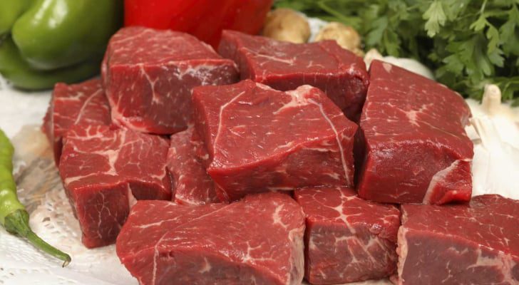 مختصون يدعون إلى التوازن في تناول اللحوم خلال أيام العيد
