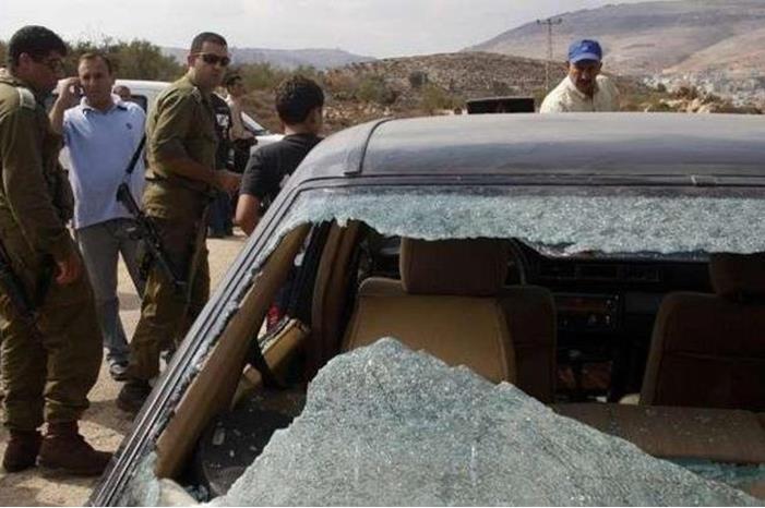 مستوطنون يعتدون على مركبات الفلسطينيين جنوب غرب بيت لحم