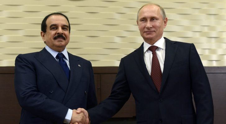 ملك البحرين يؤكد دعمه لاستقرار روسيا