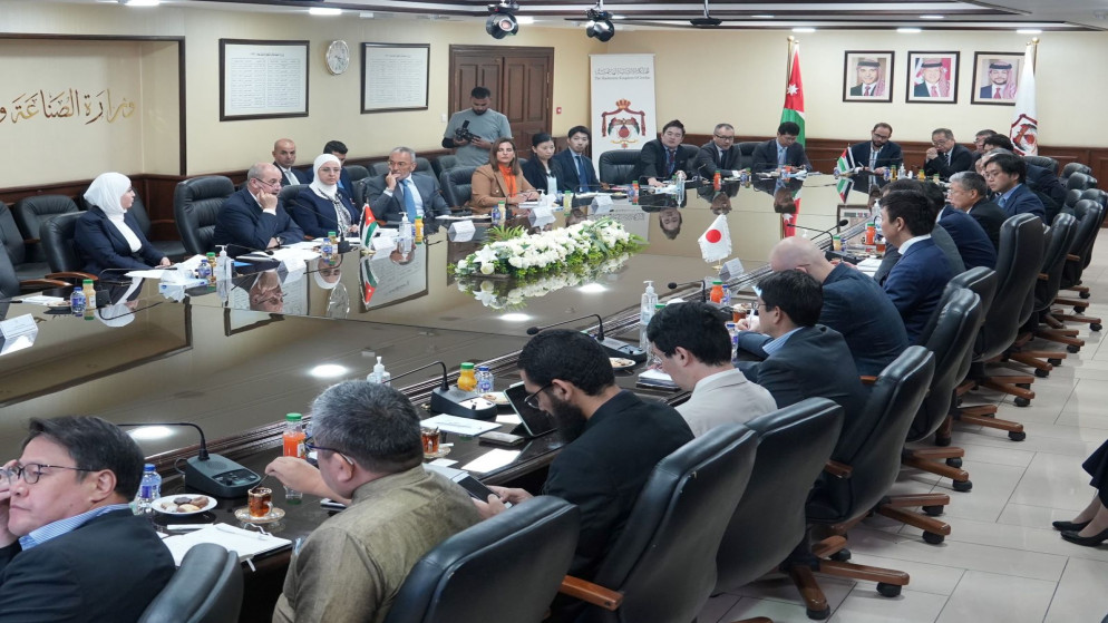 وزير الصناعة يدعو رجال الأعمال اليابانيين للاستثمار بالأردن