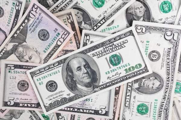 تراجع الدولار إلى أدنى مستوى في شهرين 