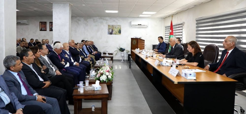 صورة حول : العيسوي يرعى احتفال مركز راسل بالأعياد الوطنية العيسوي يرعى احتفال مركز راسل بالأعياد الوطنية