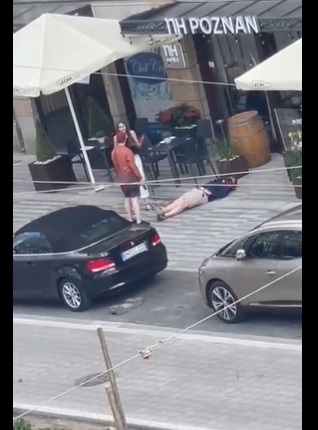 شاهدوا .. شاب يقتل والده ثم ينتحر ببولندا والسبب ...