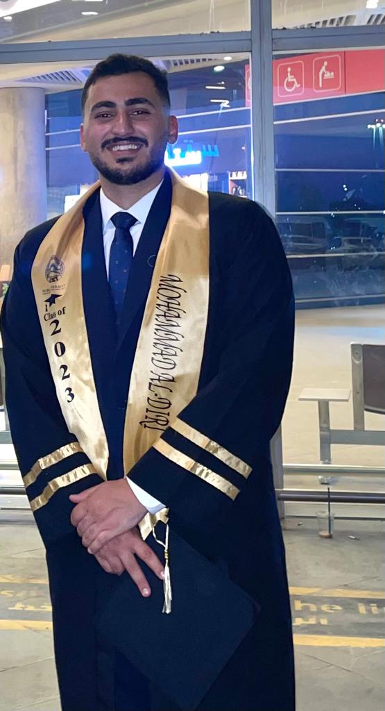 طبيب الاسنان محمد الديري مبارك التخرج